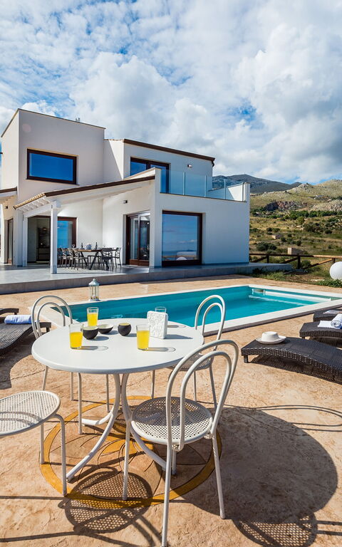 Villa Livreri: all'aperto, Estate, Giardino, Piscina