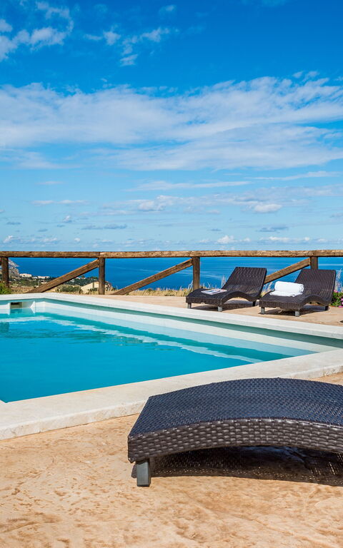 Villa Livreri: all'aperto, Piscina