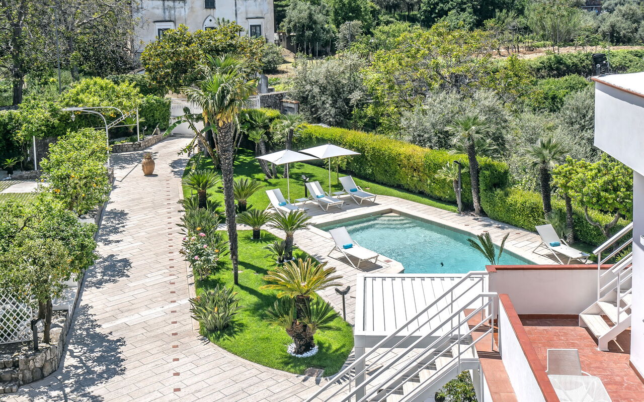 Villa Antonietta: all'aperto, Esterni, Giardino, Piscina