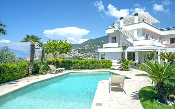 Villa Antonietta: all'aperto, Esterni, Giardino, Piscina