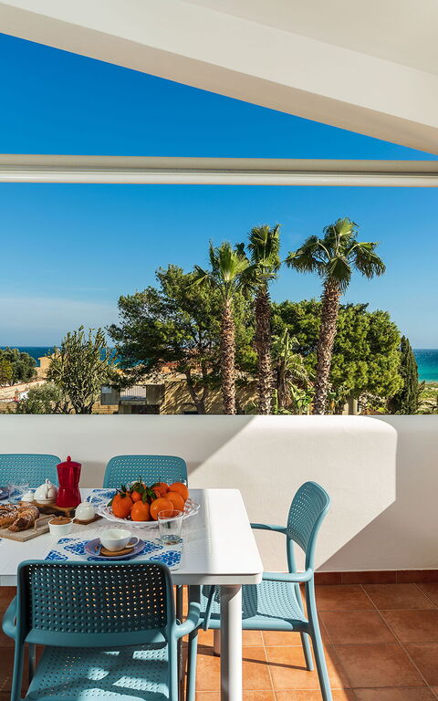 Anny: Esterni, Giardino