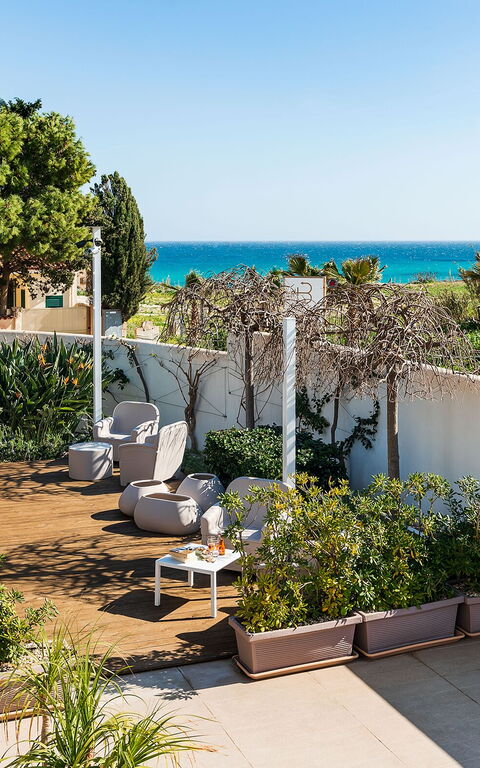 Anny: Esterni, Giardino