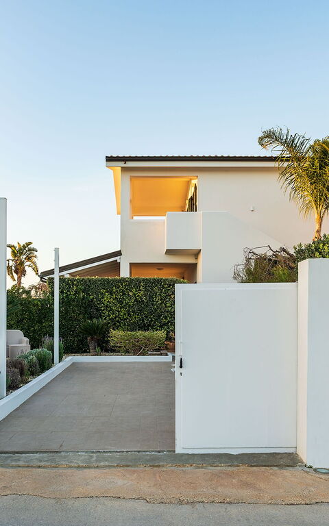 Anny: Esterni, Giardino