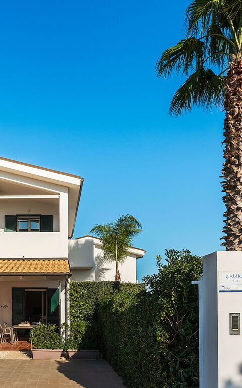 Anny: Esterni, Giardino