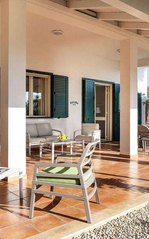 Anny: Esterni, Giardino