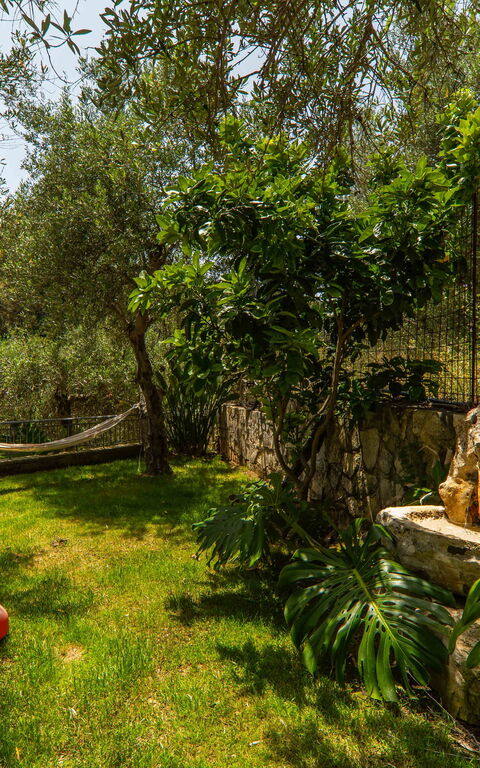 Villa Eftychia: all'aperto, Giardino