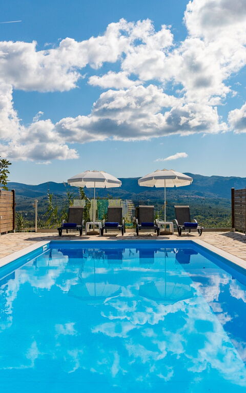 Villa Dinos: Estate, Piscina