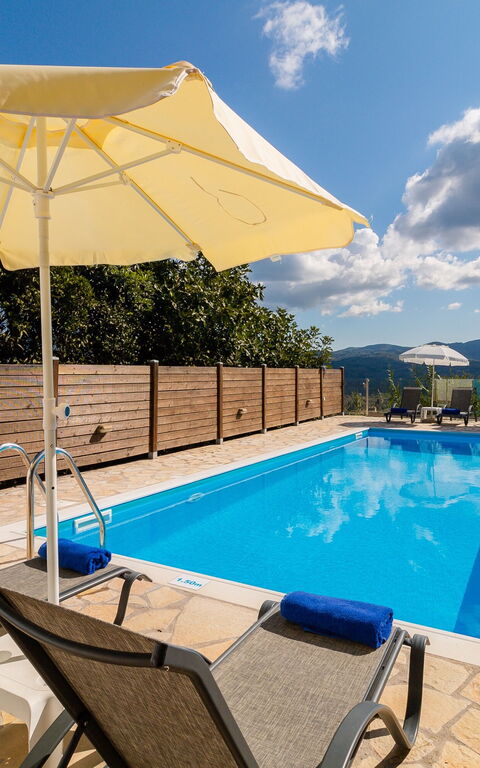 Villa Dinos: Piscina