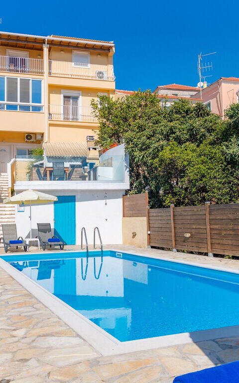 Villa Dinos: Piscina