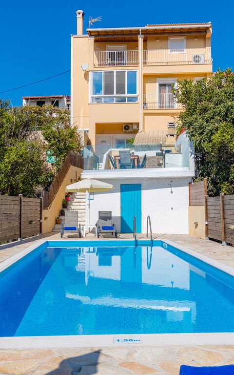 Villa Dinos: Piscina