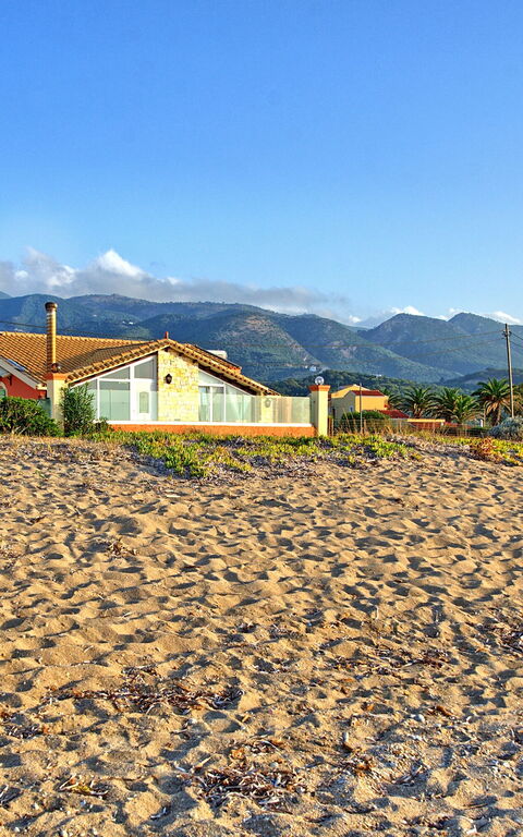 Beach Villa Athanasia: all'aperto