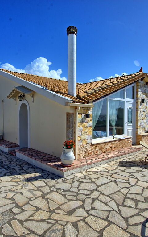 Beach Villa Athanasia: all'aperto