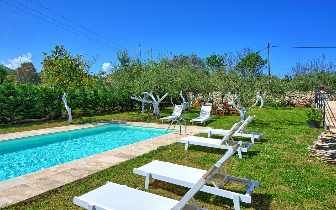 Villa Elaia: all'aperto, Giardino, Piscina