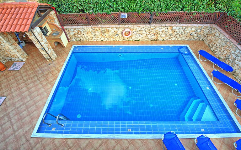 Villa Koules: all'aperto, Piscina