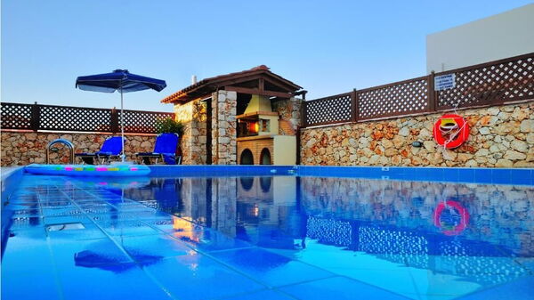 Villa Koules: all'aperto, Estate, Giardino, Piscina