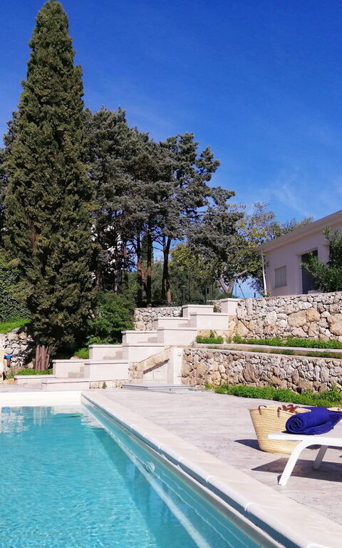 Nerodavola: Esterni, Piscina