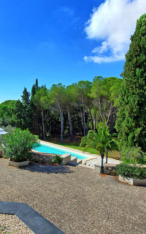 Nerodavola: all'aperto, Giardino