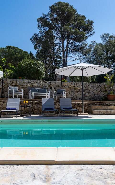Nerodavola: all'aperto, Esterni, Piscina