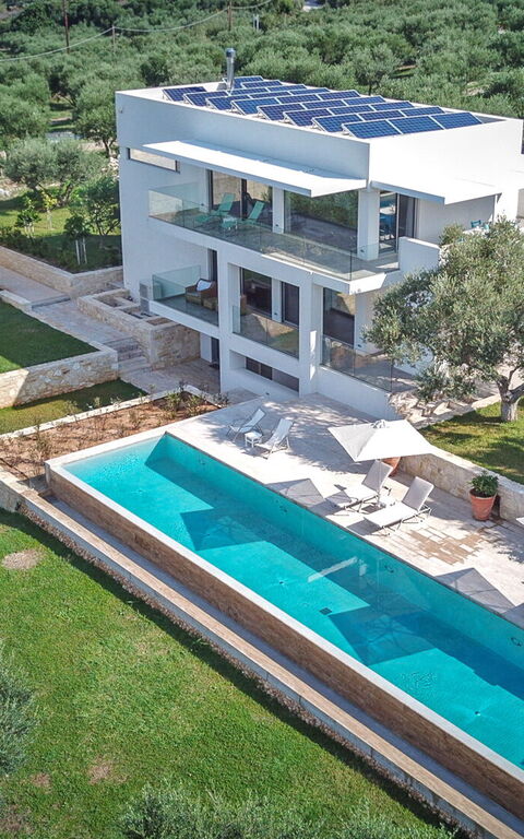 Villa Bluewhite: Giardino, Piscina