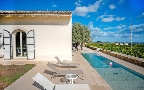 Tenuta Olearum: Esterni, Piscina