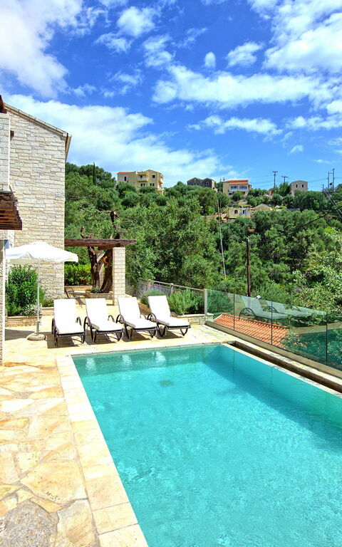 Villa Yaisemi: Piscina