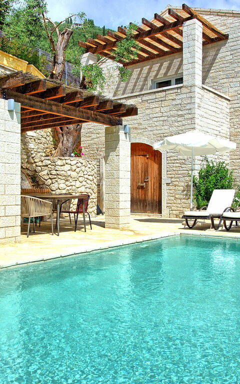 Villa Yaisemi: Piscina