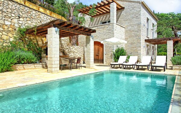 Villa Yaisemi: Piscina