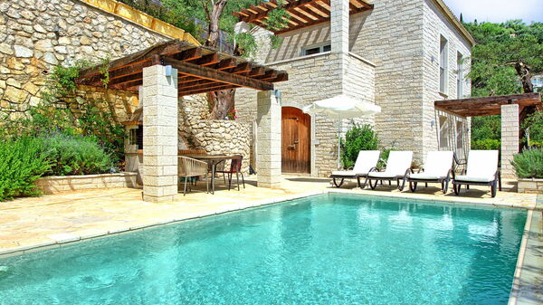 Villa Yaisemi: Piscina