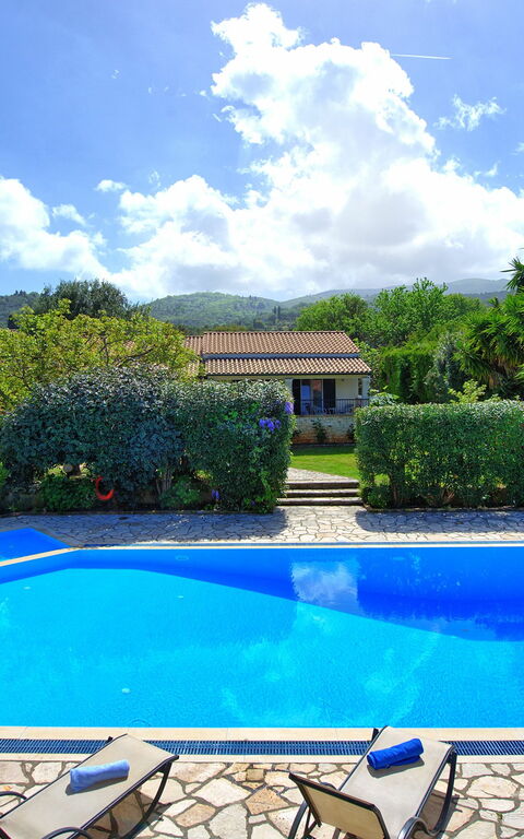 Votana House: Piscina