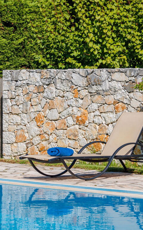 Votana House: all'aperto, Estate, Piscina