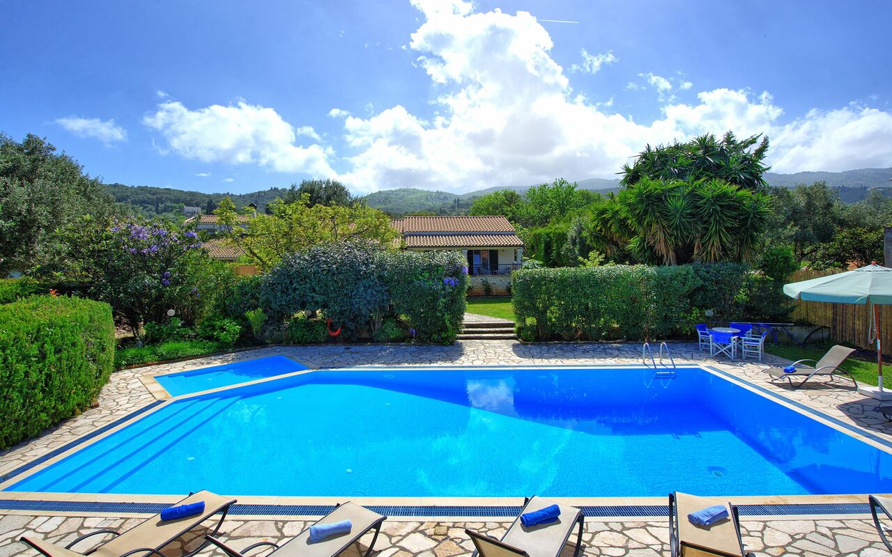 Votana House: Piscina