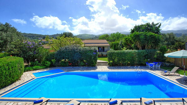 Votana House: Piscina