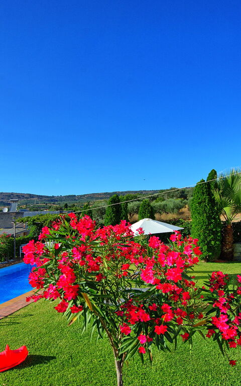 Villa Politini: Piscina, Vista Panoramica