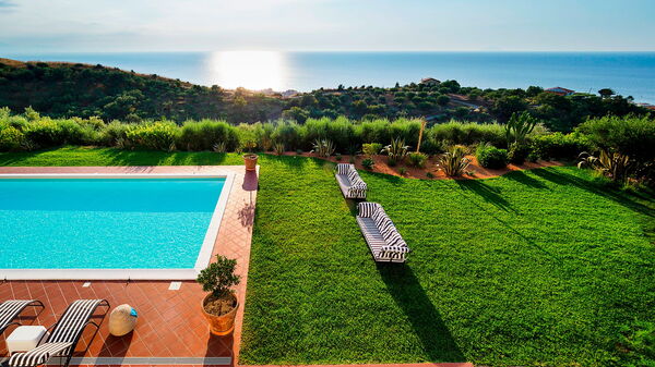 Villa Estella: Giardino, Piscina