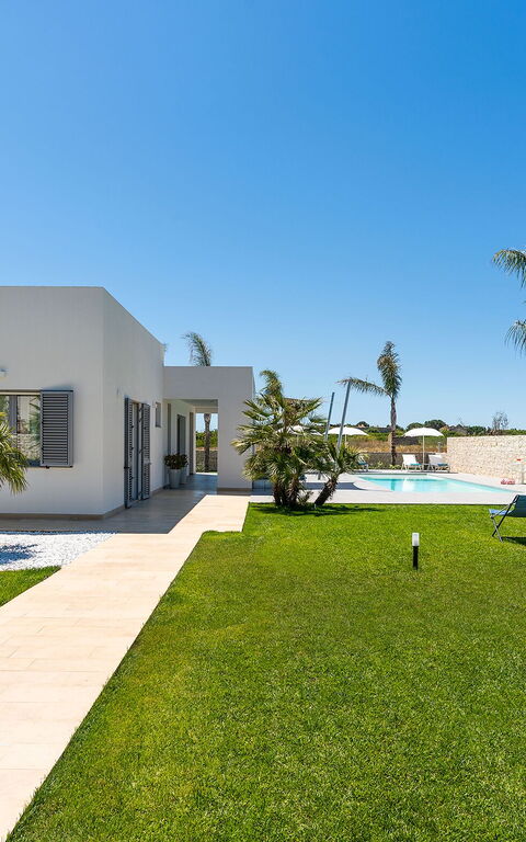 Villa Nica: Esterni, Giardino