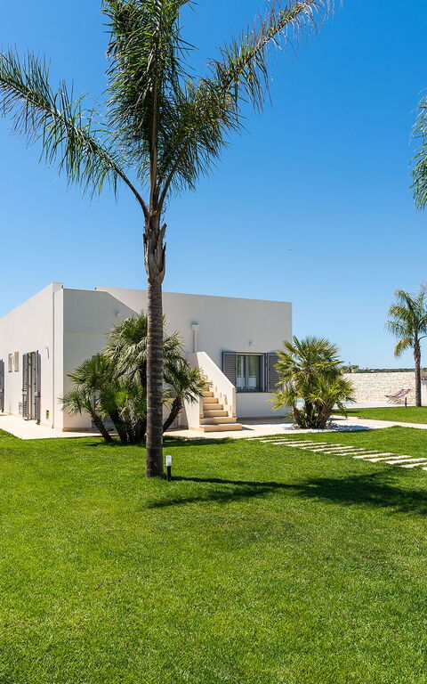 Villa Nica: Esterni, Giardino