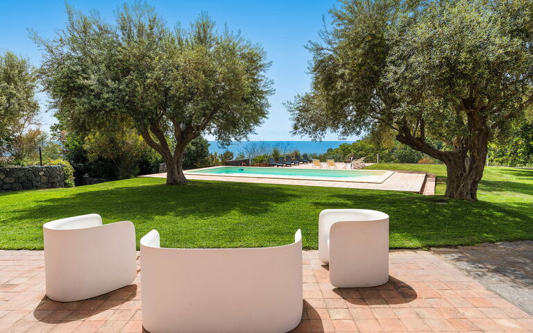 Villa Mila: all'aperto, Esterni, Giardino, Piscina