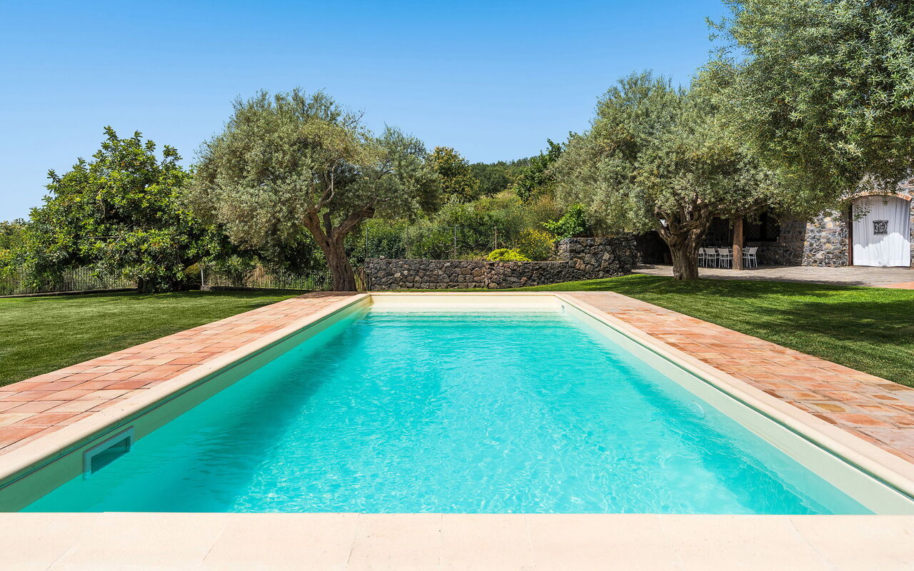 Villa Mila: all'aperto, Esterni, Giardino, Piscina