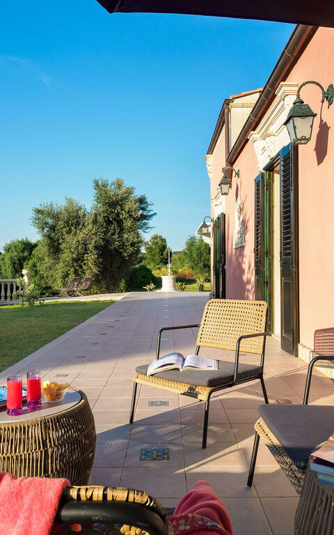 Villa Girasole: all'aperto, Esterni