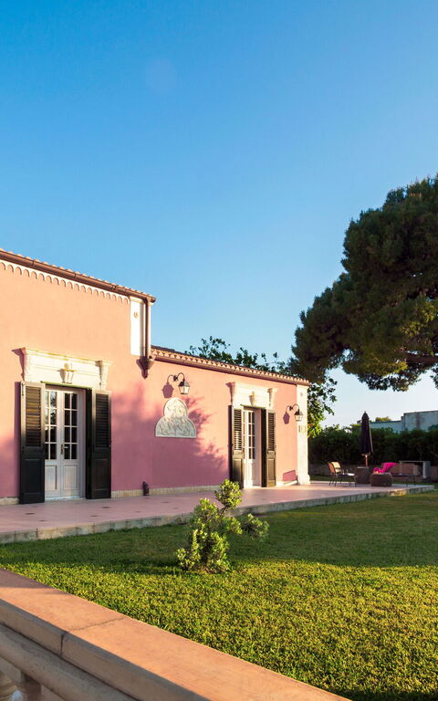 Villa Girasole: Entrata Principale, Giardino