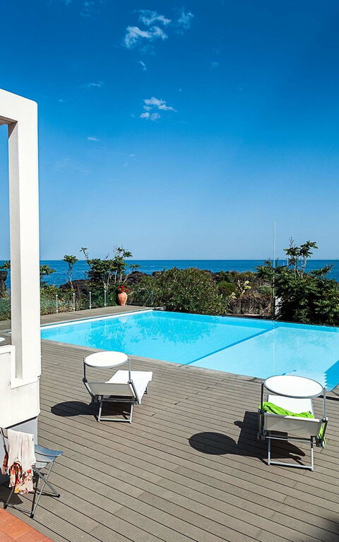 Galatea: all'aperto, Piscina