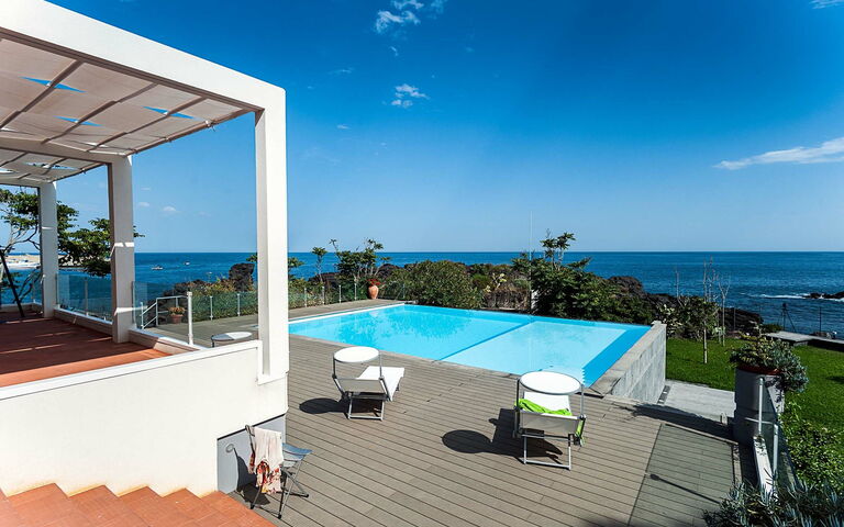 Galatea: all'aperto, Piscina