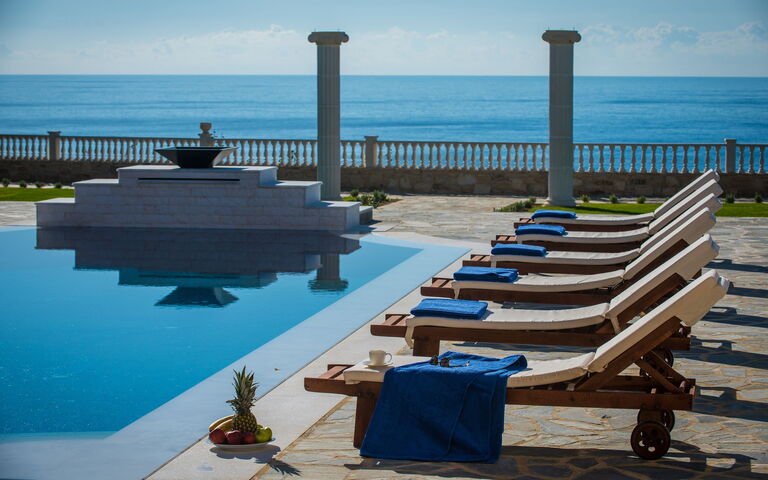 Villa Kalliste: Piscina, Vista Panoramica