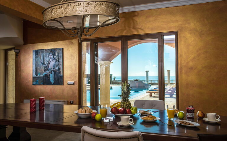 Villa Kalliste: Sala da pranzo, Soggiorno