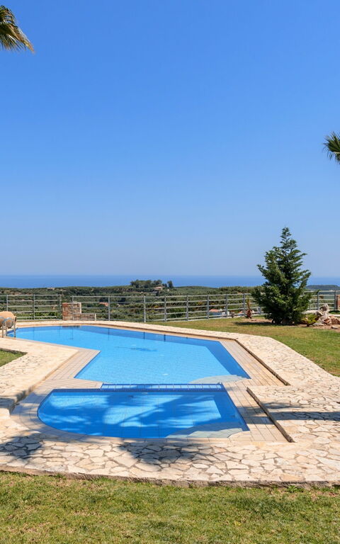 Villa Myrtia: Piscina, Vista Panoramica