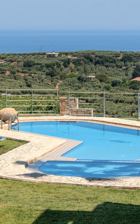 Villa Myrtia: Piscina, Vista Panoramica