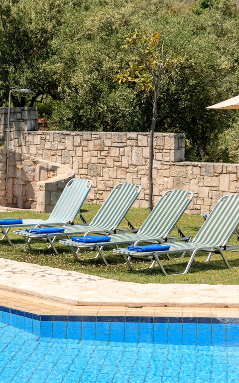 Villa Myrtia: Estate, Piscina