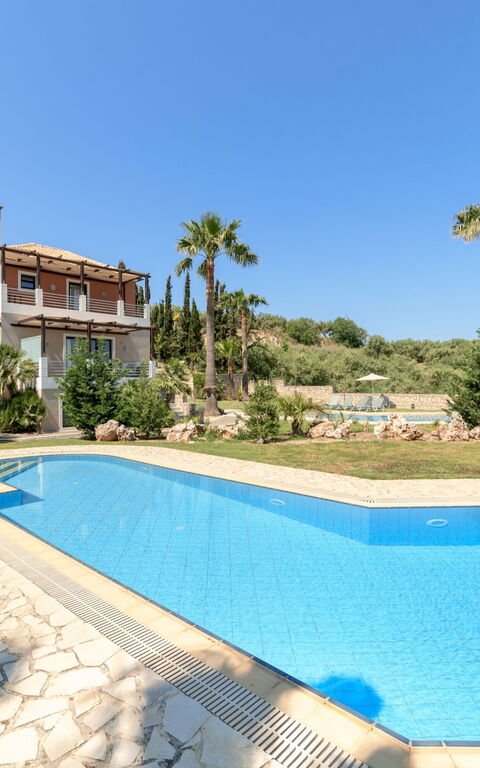 Villa Kissos: Estate, Piscina