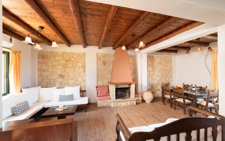 Villa Kissos: Sala da pranzo, Soggiorno