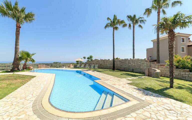 Villa Kissos: Piscina